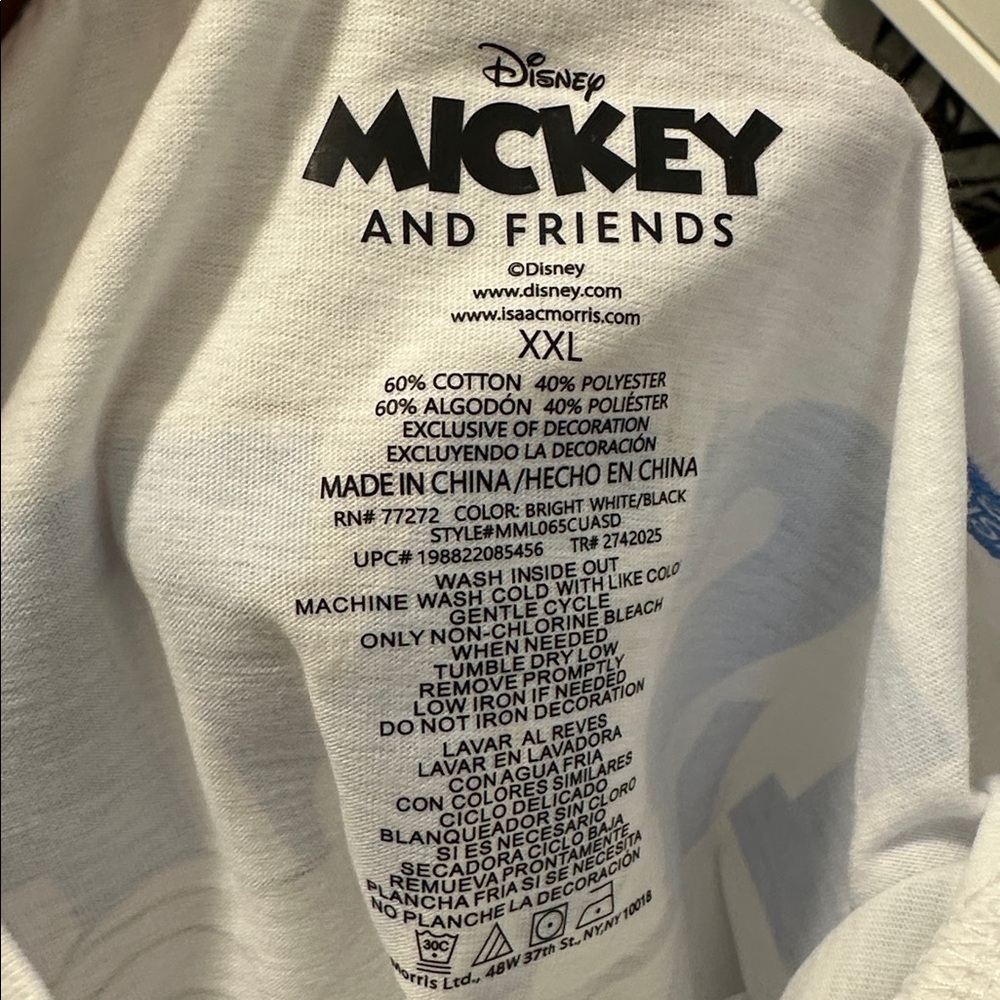 🏈 NWT Disney Mickey & Friends T-Shirt - Picture 4 of 4